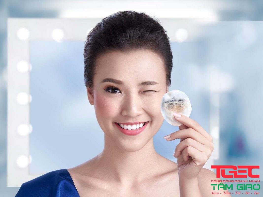 Công dụng làm sạch của nước tẩy trang