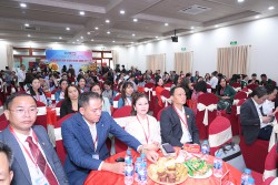 Luật sư Nguyễn Thị Kim Oanh tại sự kiện kết nạp họi viên SME