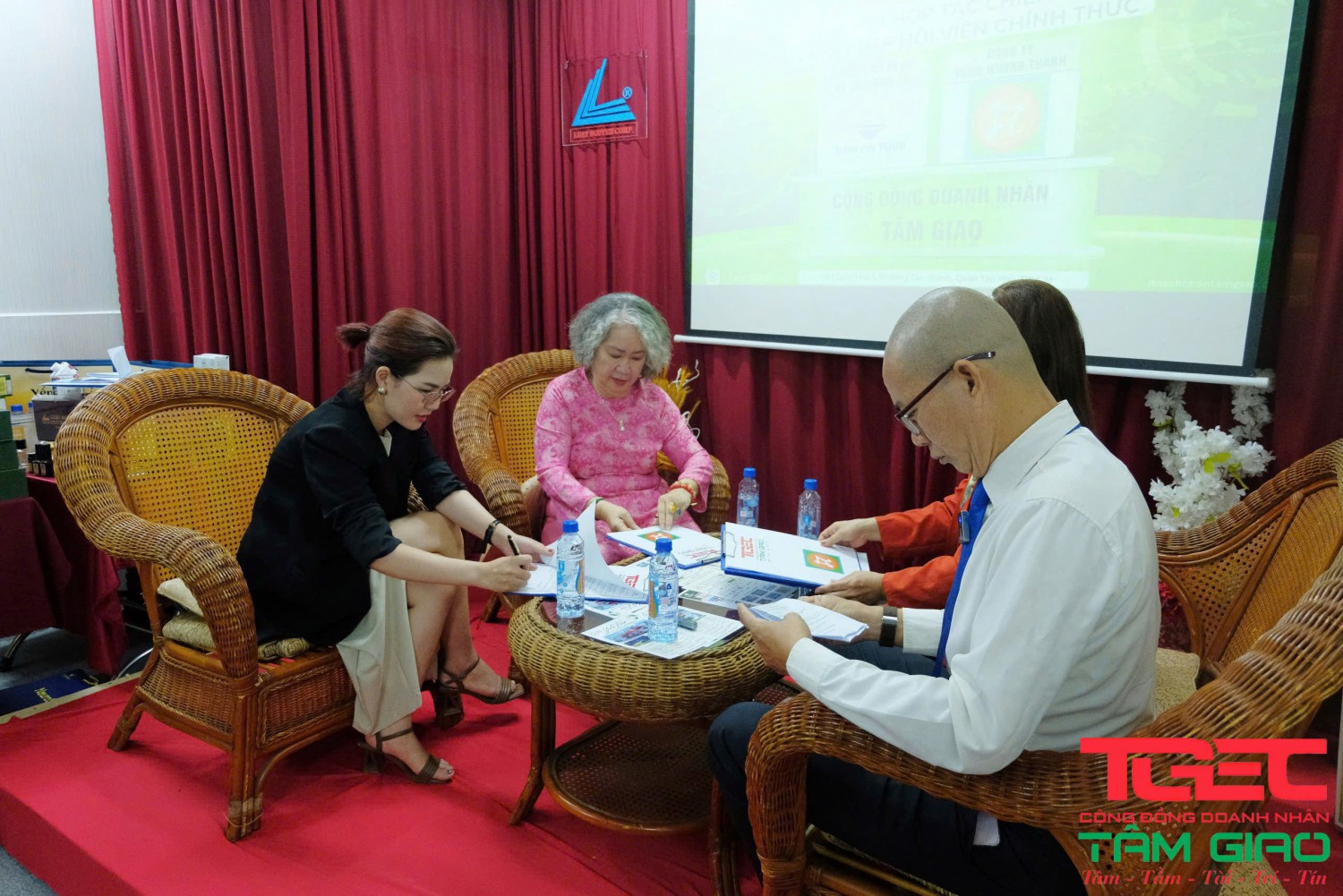  TGĐ Hương Thanh và TGĐ An Bình Tour chính thức ký kết hợp tác cùng TGEC, mở ra hành trình phát triển mới
