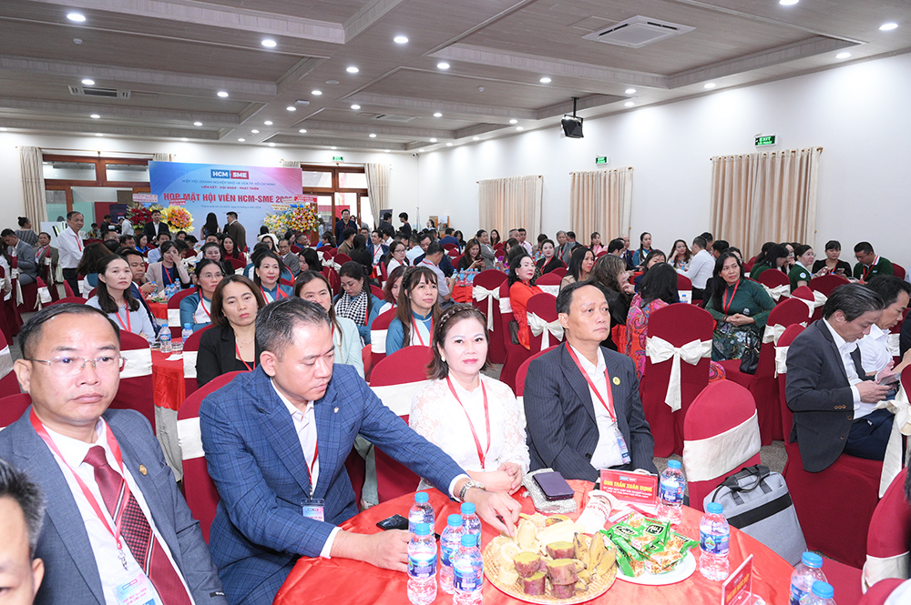Luật sư Nguyễn Thị Kim Oanh tại sự kiện kết nạp họi viên SME