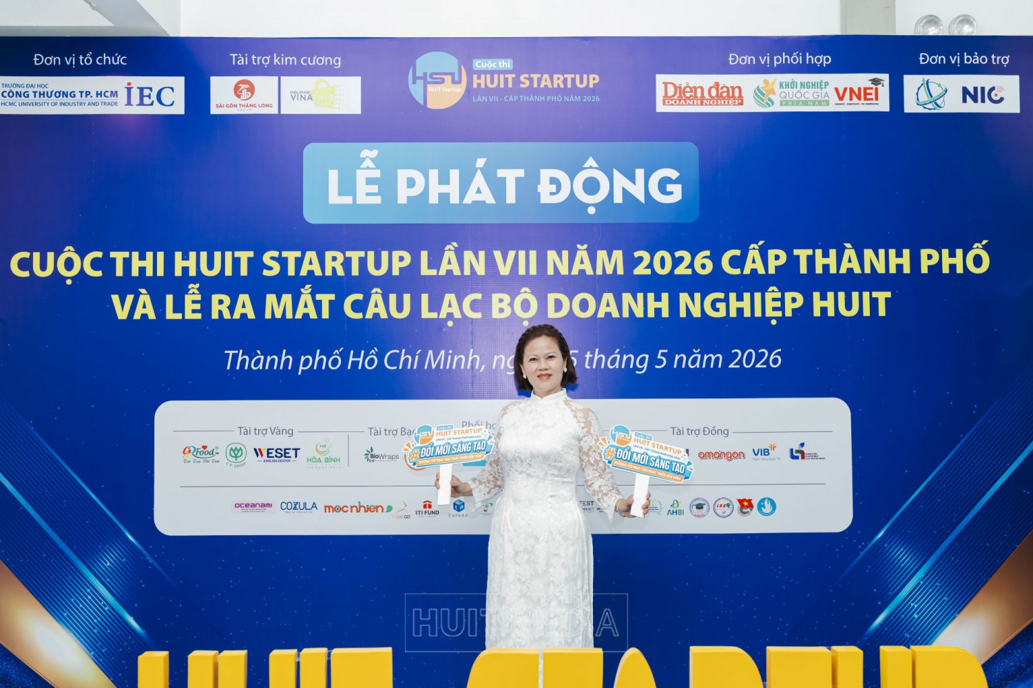 luat su Nguyen Thi Kim Oanh tai su kien ra mat clb doanh nghiep HUIT